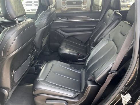 Used 2024 Jeep Grand Cherokee L Limited w/ Luxury Tech Group II AWD/4WD image 8