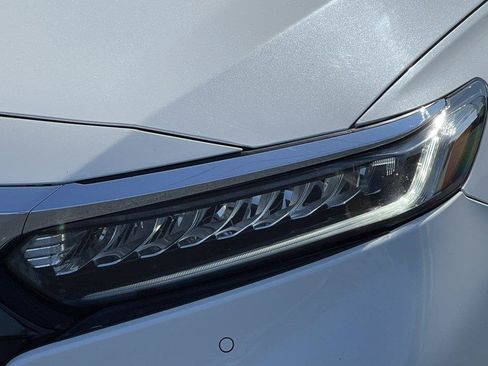 Used 2018 Honda Accord Touring image 6