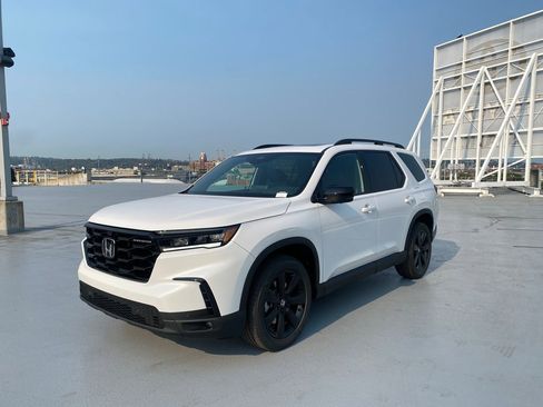 New 2025 Honda Pilot Black Edition image 7