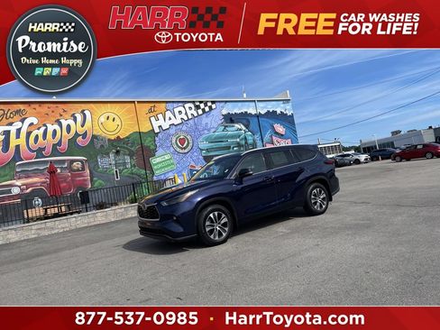 Used 2022 Toyota Highlander XLE AWD/4WD image 1