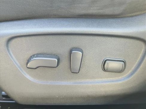 Used 2016 Nissan Rogue SV image 9