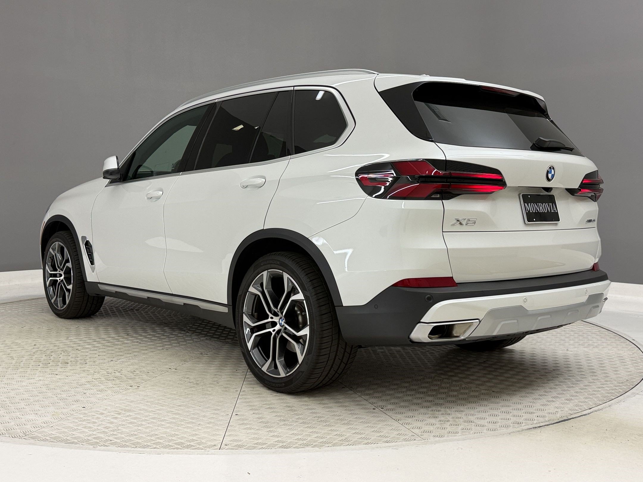 Used 2026 BMW X5 sDrive40i w/ Premium Package RWD image 3