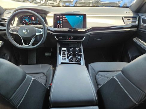 Used 2024 Volkswagen Atlas Cross Sport SE FWD image 12