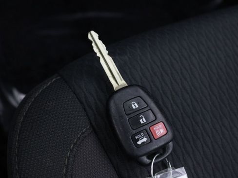 Used 2019 Toyota Corolla LE image 29