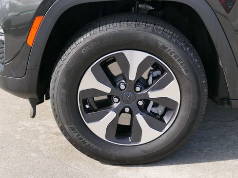 Used 2023 Jeep Grand Cherokee 4WD 4xe image 28