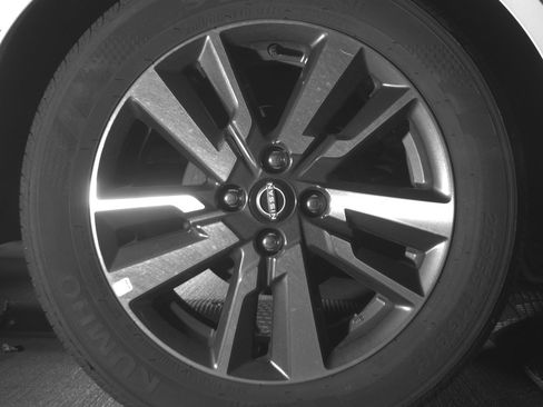 Used 2025 Nissan Versa SV image 15