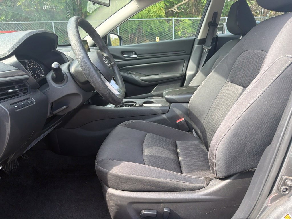 Used 2025 Nissan Altima 2.5 SV FWD image 39