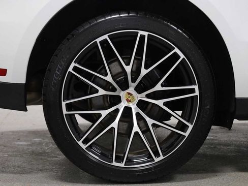 Certified 2026 Porsche Macan AWD/4WD image 38