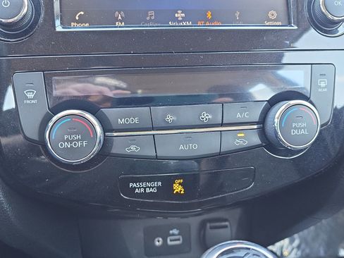 Used 2020 Nissan Rogue Sport SV image 23