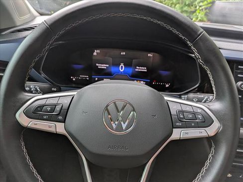 Used 2024 Volkswagen Taos SE w/ Panoramic Sunroof Package FWD image 29