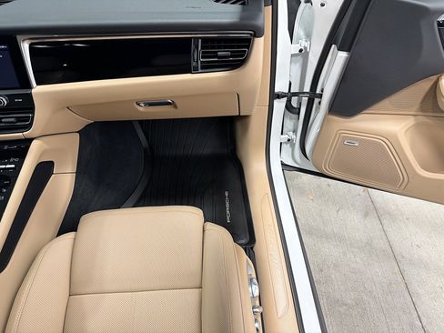 Used 2025 Porsche Macan image 18