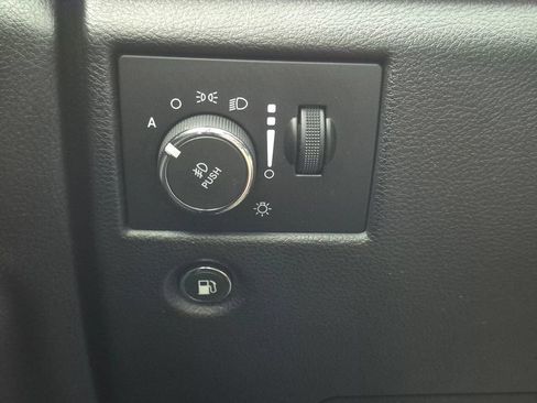 Used 2020 Jeep Grand Cherokee Laredo RWD image 15