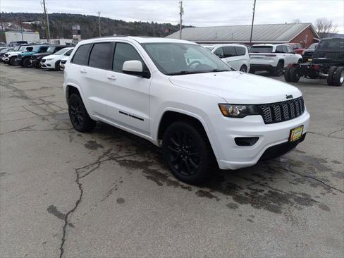 Certified 2021 Jeep Grand Cherokee Laredo X AWD/4WD image 18