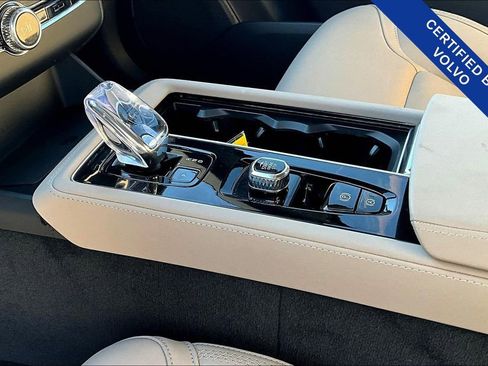 Certified 2025 Volvo XC90 B6 Plus image 18