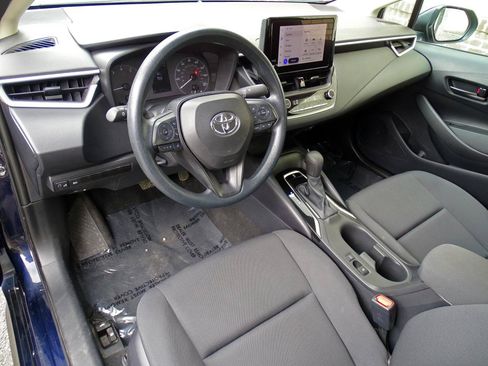 Used 2025 Toyota Corolla LE FWD image 12