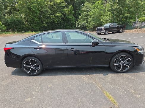 Used 2024 Nissan Altima 2.5 SR FWD image 2