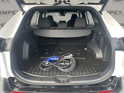 Used 2021 Toyota RAV4 SE image 28