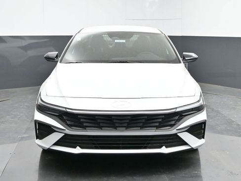 Used 2025 Hyundai Elantra Sport image 8
