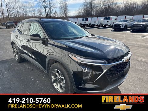 Used 2025 Chevrolet Trax LT w/ LT Convenience Package image 5