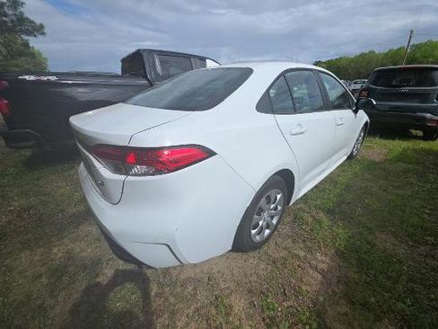 Used 2023 Toyota Corolla LE image 3
