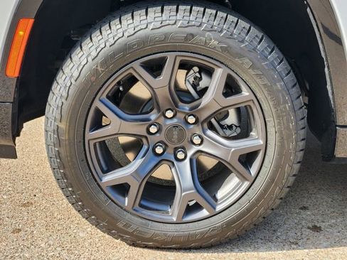 New 2026 Jeep Grand Wagoneer 4WD image 7