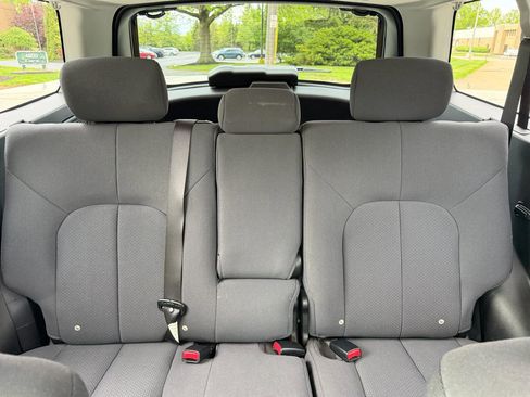 Used 2004 Mitsubishi Endeavor LS AWD/4WD image 15