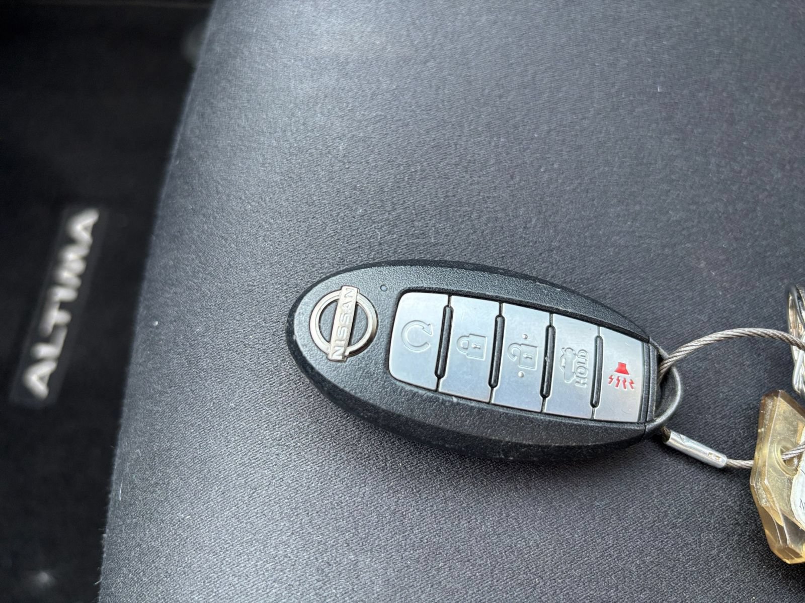 Used 2025 Nissan Altima 2.5 SV FWD image 24