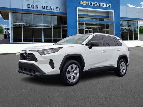 Used 2020 Toyota RAV4 LE image 2