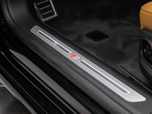 Used 2023 Audi S8 4.0T quattro image 40