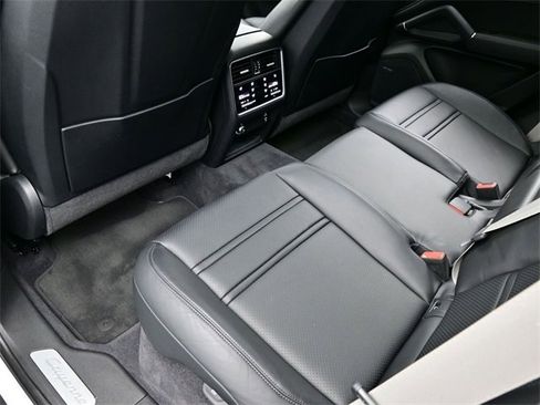 Used 2023 Porsche Cayenne Platinum Edition image 16