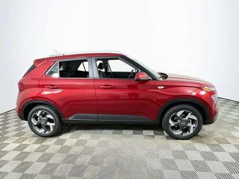 Used 2025 Hyundai Venue Limited FWD image 2