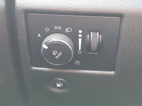 Used 2019 Jeep Grand Cherokee Altitude image 12