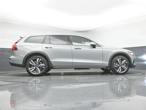 New 2026 Volvo V60 B5 Cross Country Plus w/ Protection Package Premier image 44