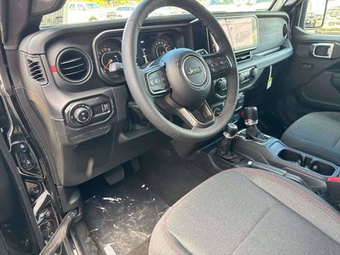 New 2025 Jeep Gladiator Rubicon image 9