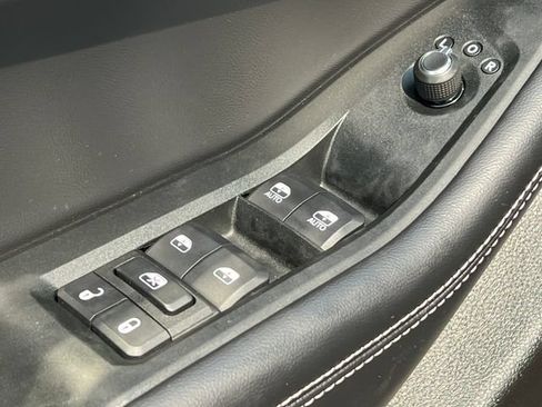 Used 2025 Jeep Grand Cherokee Laredo X w/ Luxury Tech Group I AWD/4WD image 16