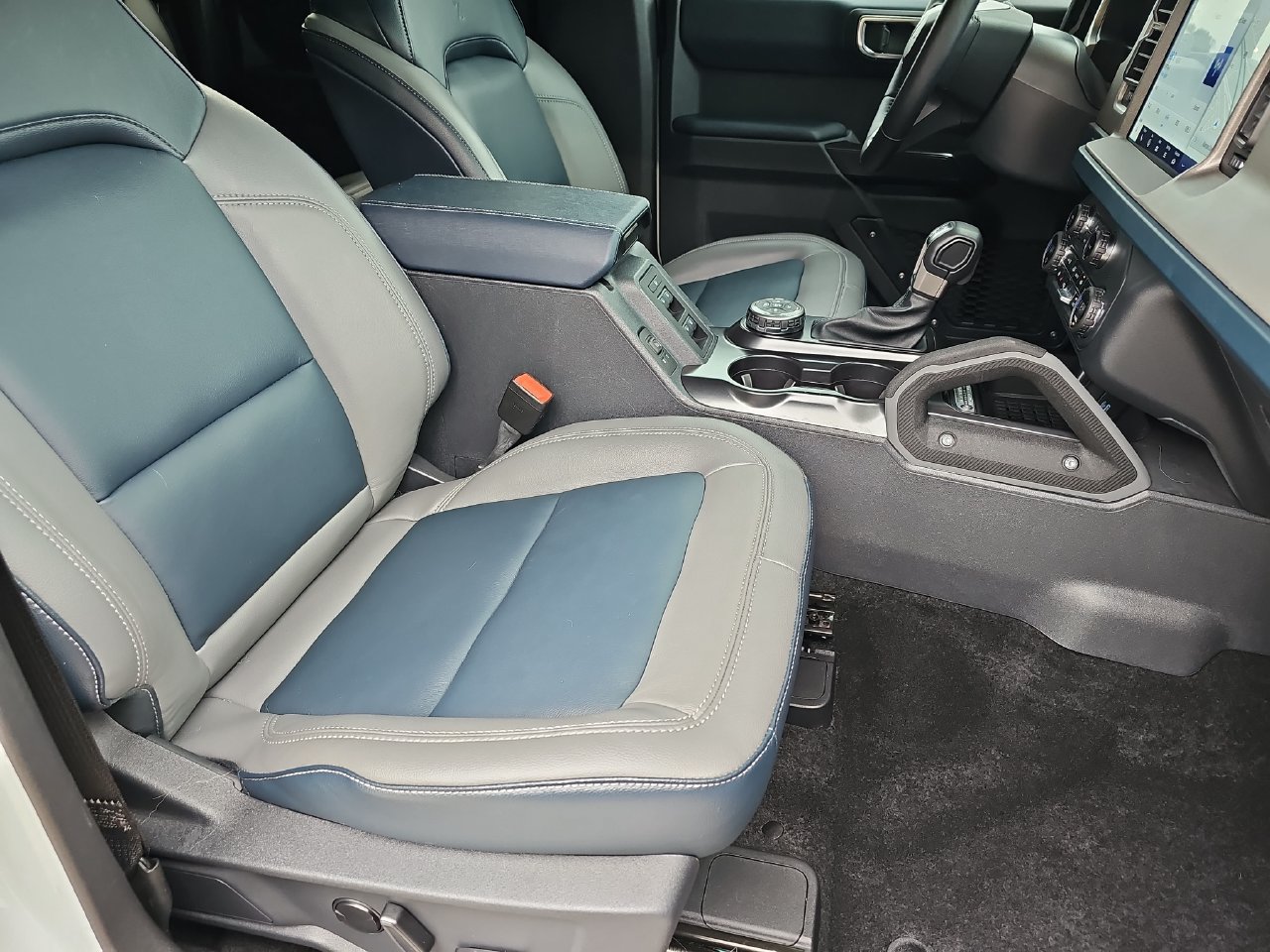 Used 2024 Ford Bronco Outer Banks AWD/4WD image 13