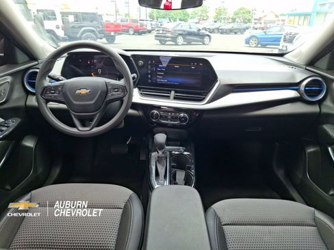 Used 2024 Chevrolet Trax LT FWD image 9