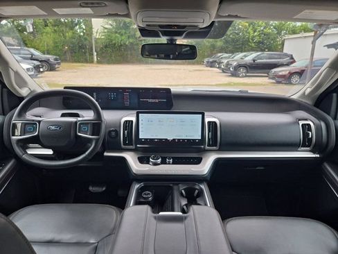 Used 2025 Ford Expedition Active AWD/4WD image 25