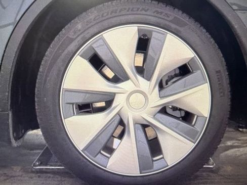 Used 2024 Tesla Model Y Long Range image 7