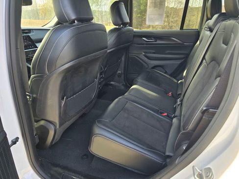 Used 2023 Jeep Grand Cherokee Altitude image 17