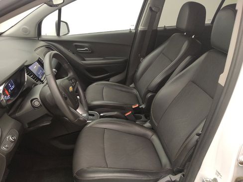 Used 2021 Chevrolet Trax LT w/ LT Convenience Package FWD image 17
