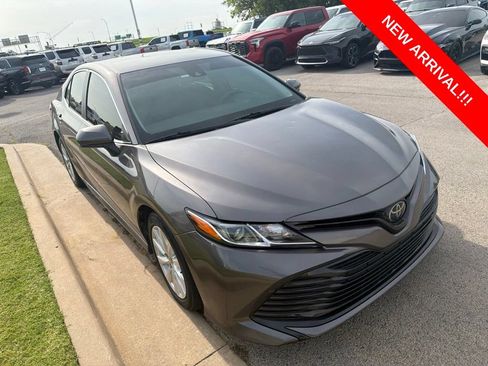 Used 2020 Toyota Camry LE FWD image 3