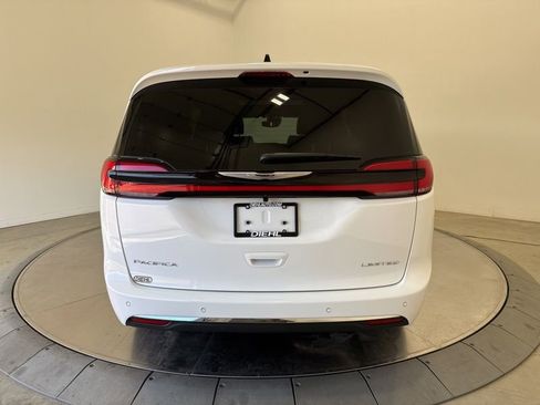 New 2026 Chrysler Pacifica Limited image 6