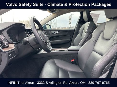 Used 2021 Volvo XC60 T5 Momentum w/ Premium Package image 45