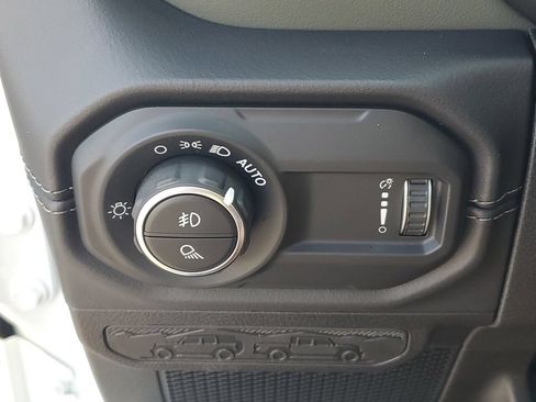Used 2025 Jeep Gladiator Mojave AWD/4WD image 27