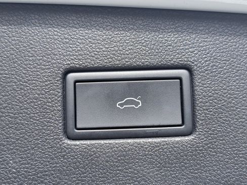 Used 2024 Volkswagen Tiguan SE image 14