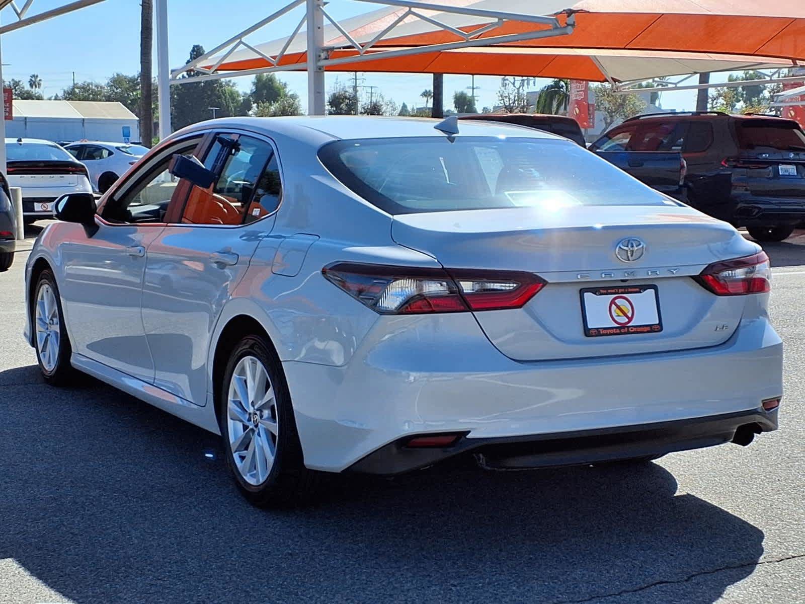 Used 2022 Toyota Camry LE FWD image 4
