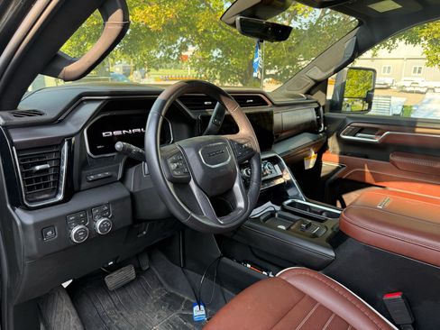 Used 2026 GMC Sierra 2500 Denali Ultimate w/ LPO, Black Badging Package AWD/4WD image 2