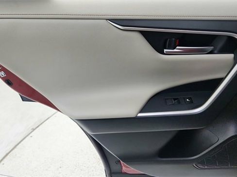 Used 2019 Toyota RAV4 Limited image 32