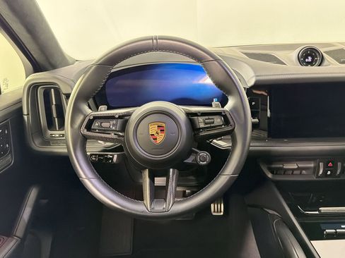 Certified 2025 Porsche Cayenne GTS AWD/4WD image 20